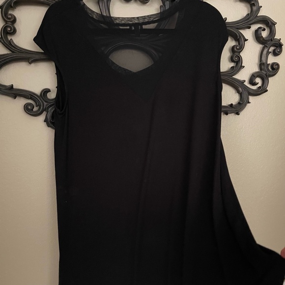Cable and Gauge V-Neck Short Cap Sleeve Asymmetrical Black Tee Size Large - Picture 3 of 16
